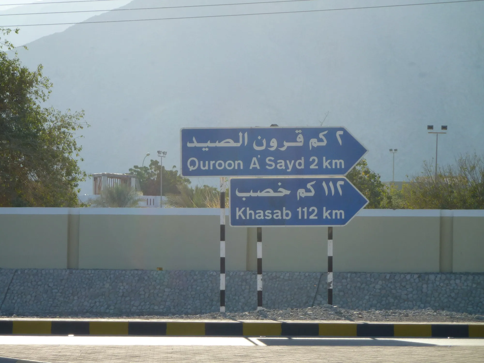 An Omani road sign in Dibba Al-Bayah pointing the way to Khasab
