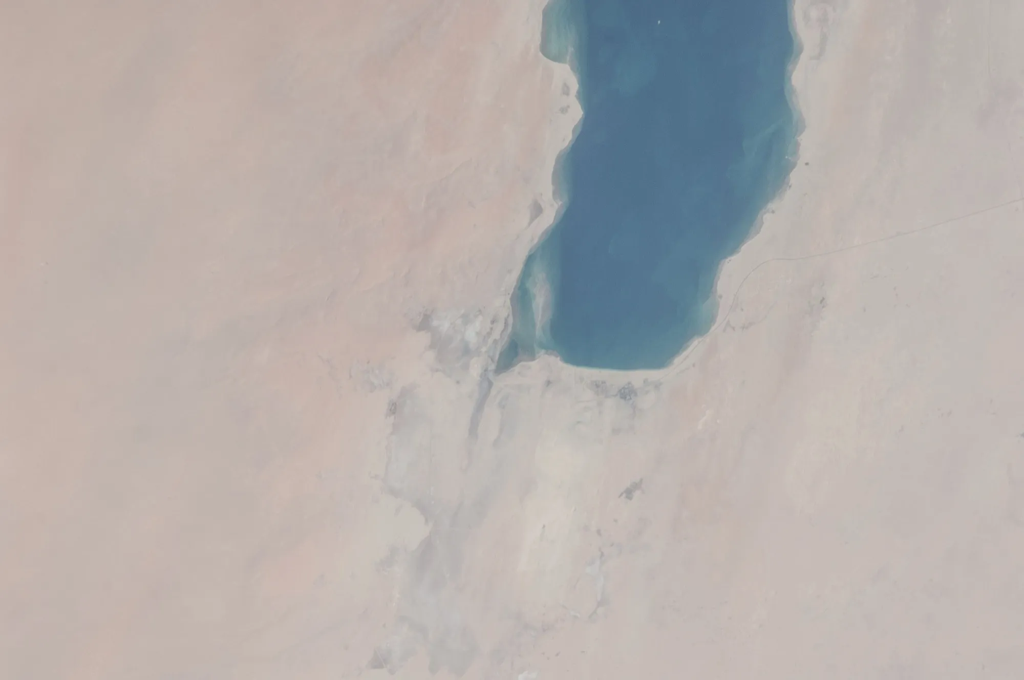 NASA satellite photo of the southern end of the Gulf of Salwa, where the Saudi Arabian mainland meets the base of the Qatar peninsula